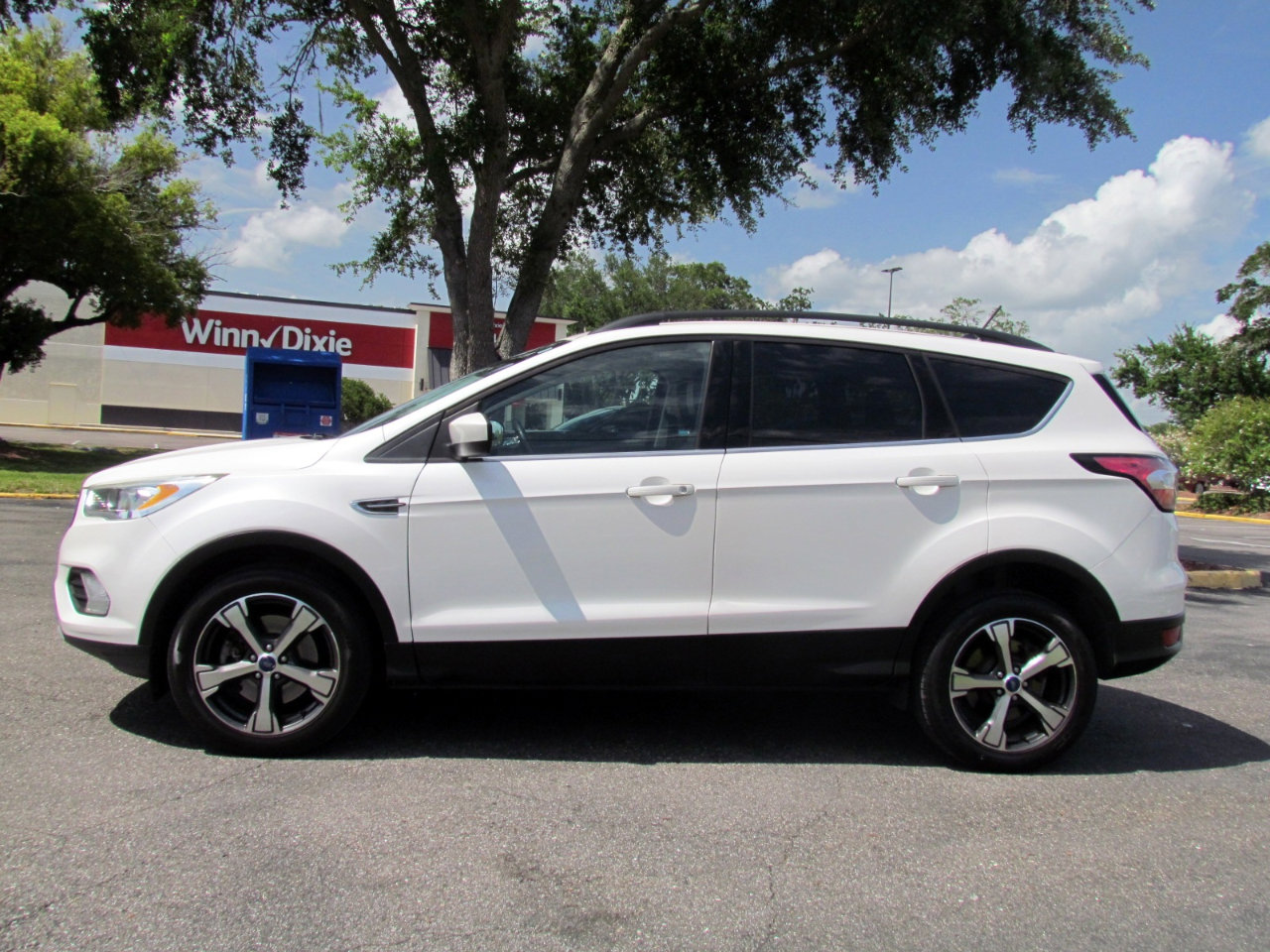 Used 2018 Ford Escape SEL w/ Ford Safe & Smart Package image 6