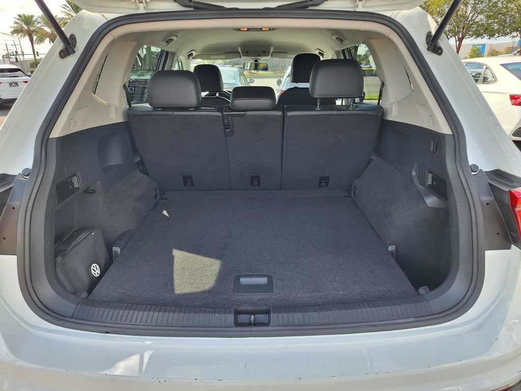 Used 2018 Volkswagen Tiguan SE AWD/4WD image 23