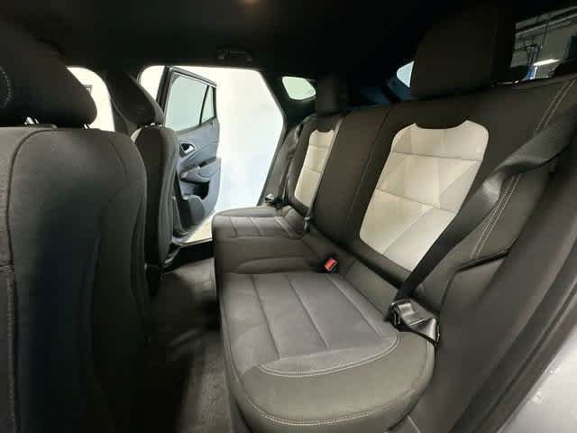 Used 2025 Chevrolet Trax RS FWD image 17