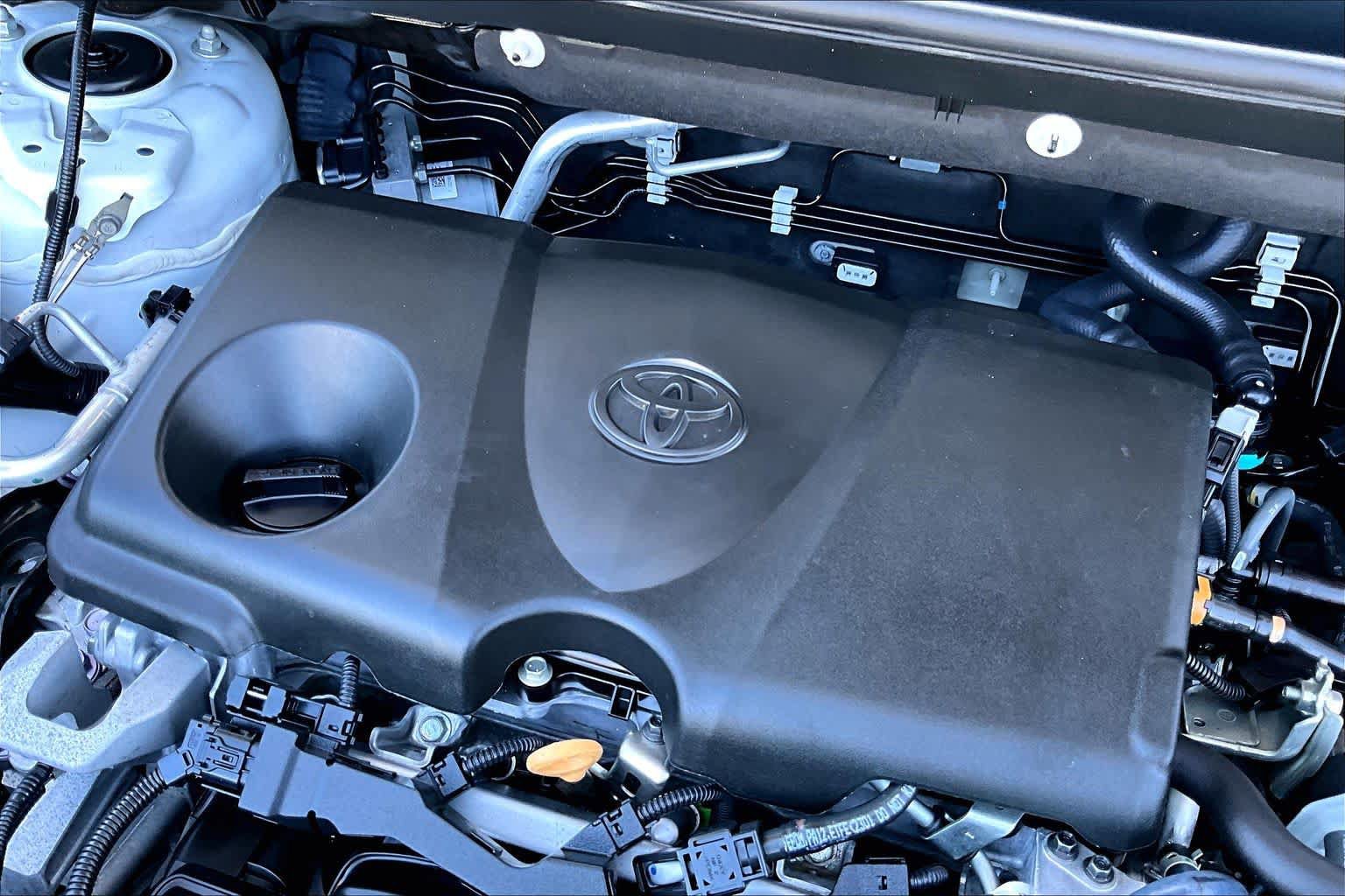 Used 2022 Toyota RAV4 XLE Premium FWD image 31