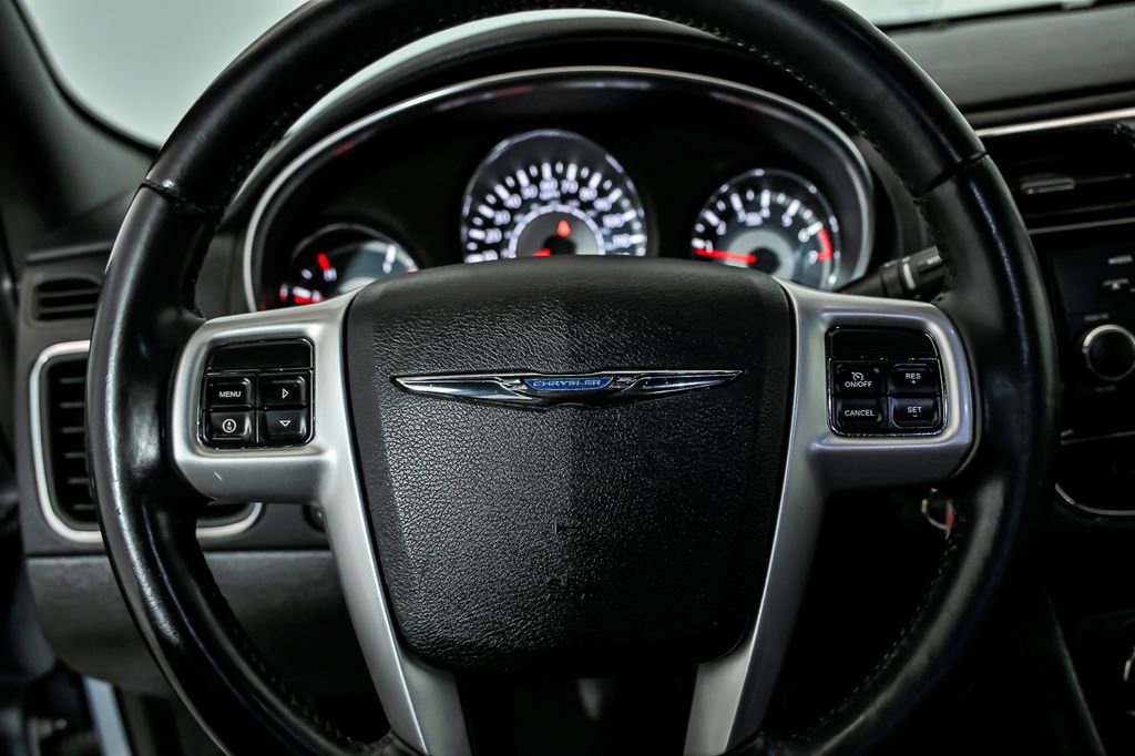 Used 2013 Chrysler 200 Touring FWD image 18
