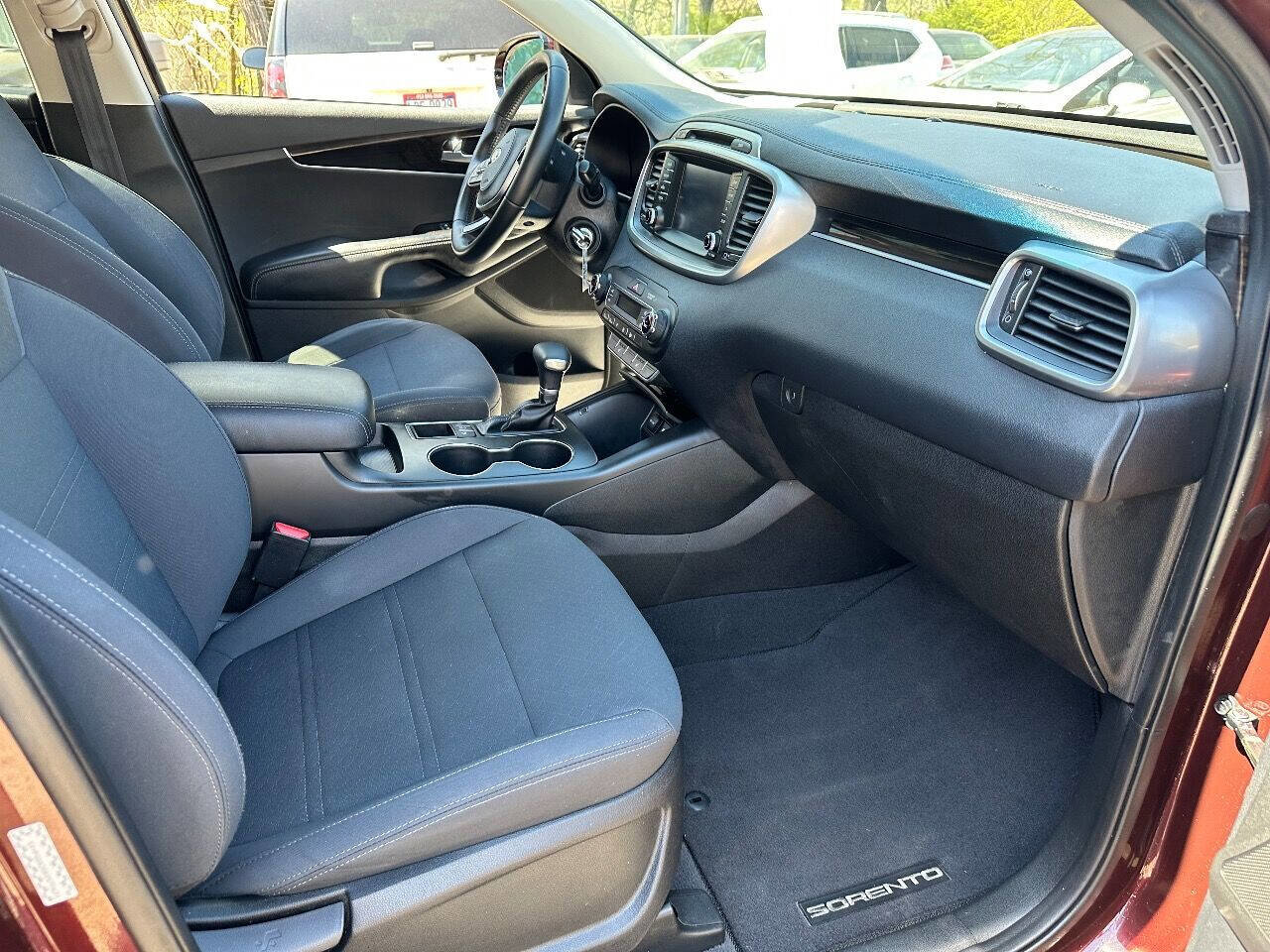 Used 2019 Kia Sorento LX w/ LX Convenience Package image 9