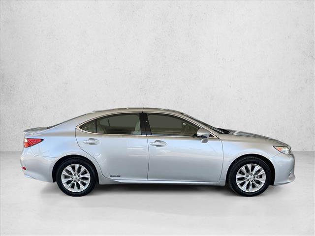 Used 2014 Lexus ES 300h w/ Luxury Package w/Bamboo Trim FWD image 4