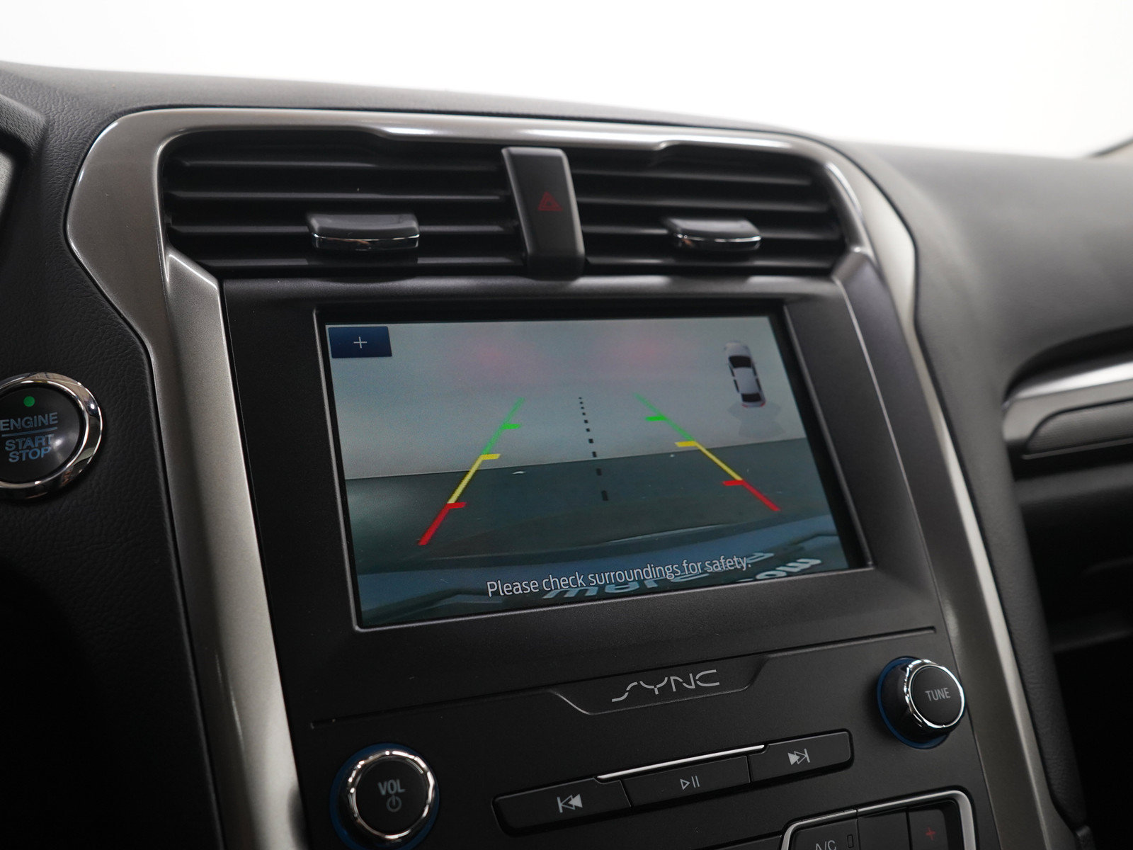 Used 2019 Ford Fusion SE FWD image 25
