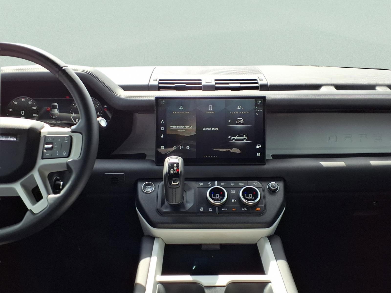 Used 2025 Land Rover Defender 110 S image 16