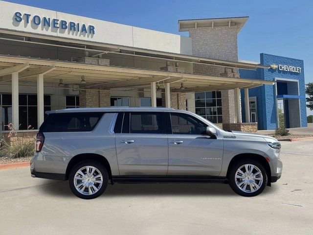 Used 2024 Chevrolet Suburban High Country w/ Premium Package image 4