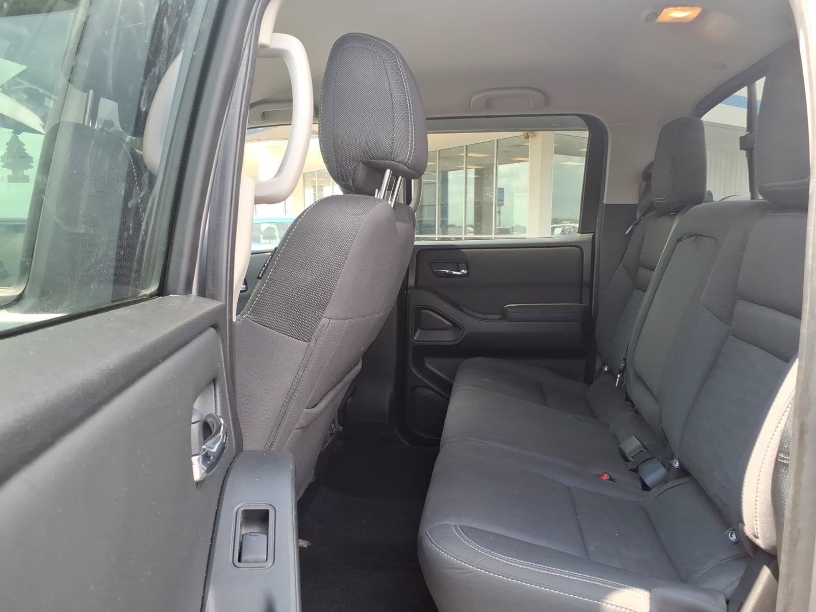Used 2022 Nissan Frontier SV AWD/4WD image 12