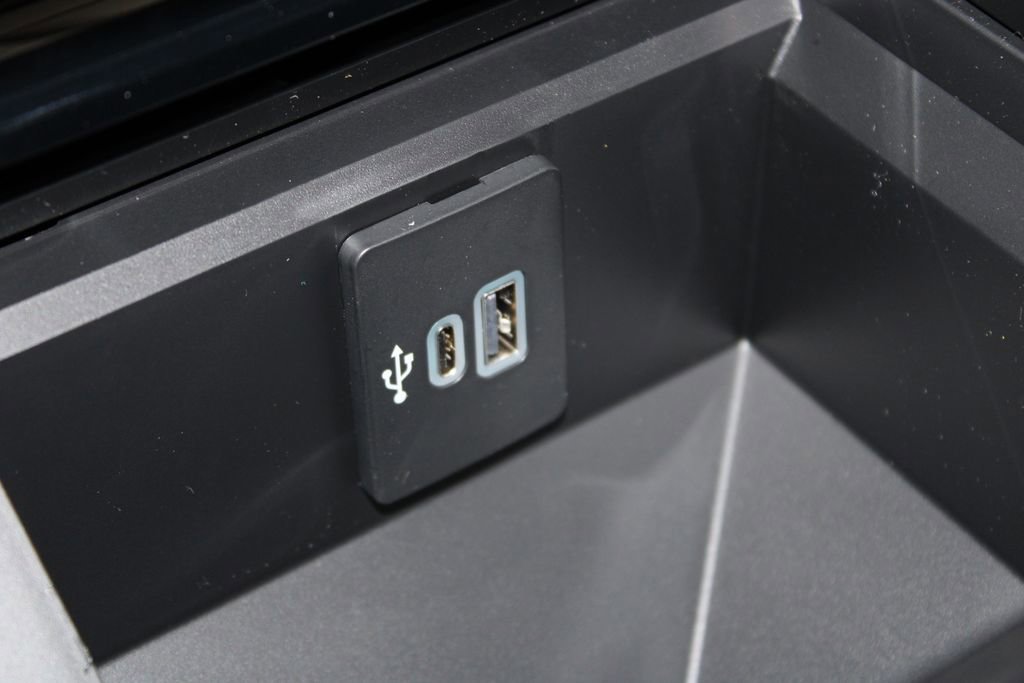 New 2026 Ford F250 Lariat w/ Black Appearance Package image 56