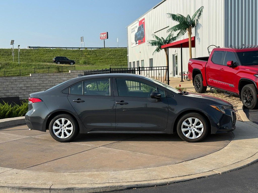 Used 2024 Toyota Corolla LE FWD image 2