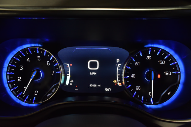 Certified 2025 Chrysler Pacifica Limited FWD image 10