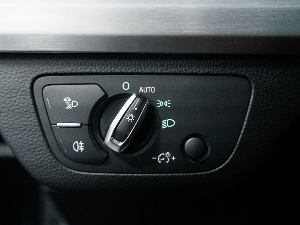 Used 2019 Audi SQ5 Premium Plus w/ Premium Plus Package image 22