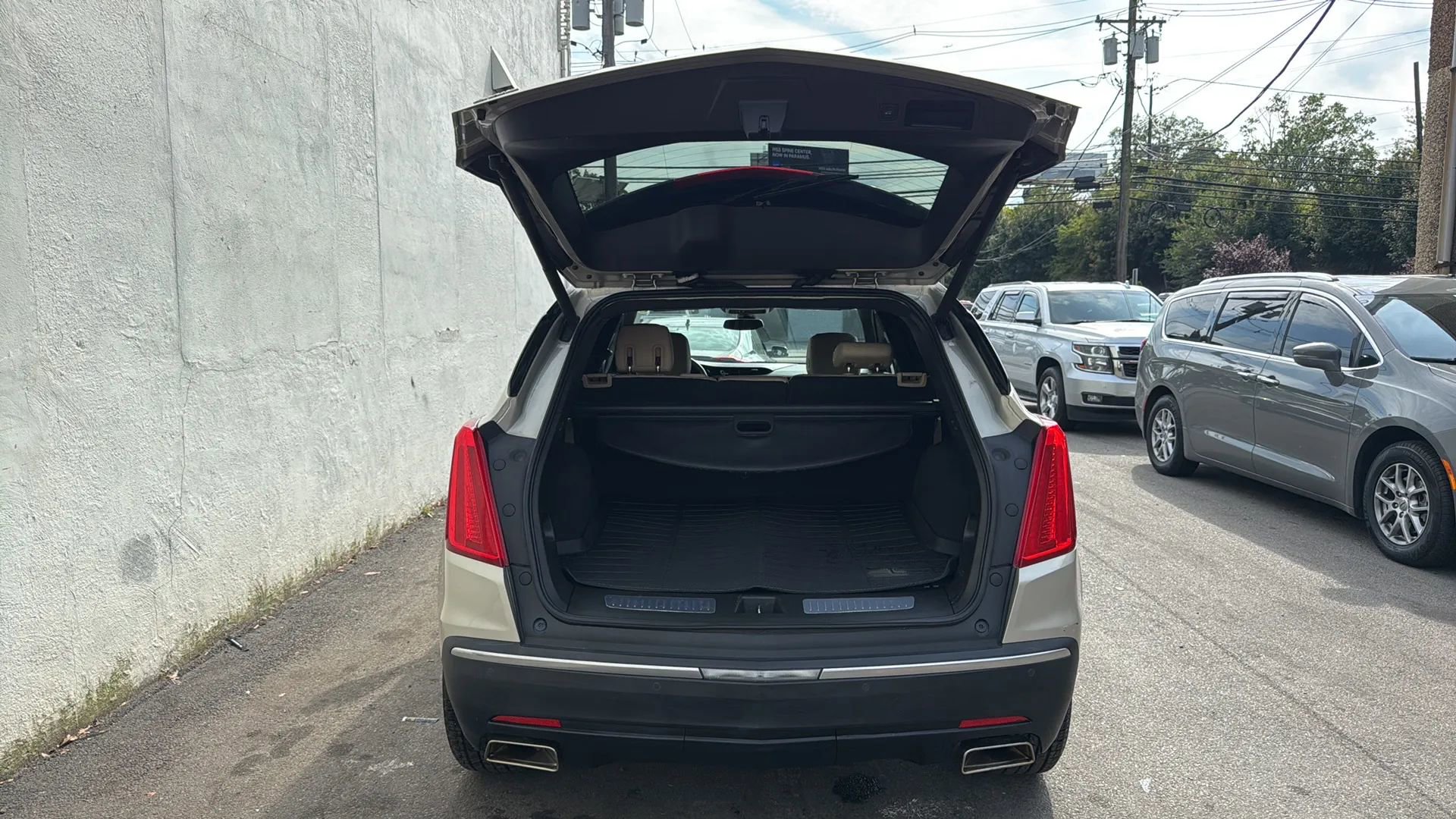 Used 2017 Cadillac XT5 Premium Luxury w/ LPO, Wheel Lock Package image 28