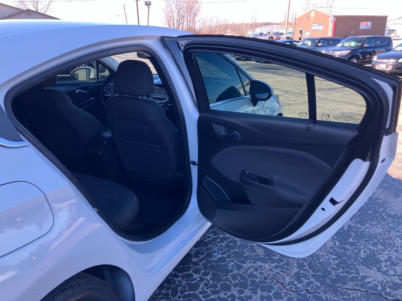 Used 2017 Chevrolet Cruze LT w/ Convenience Package FWD image 15