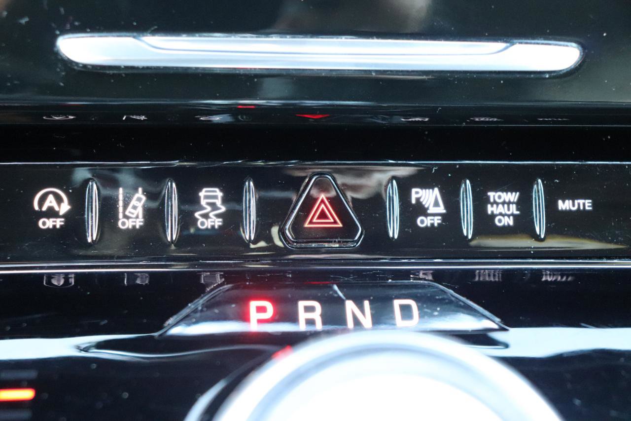 Used 2023 Jeep Wagoneer L Series II image 44