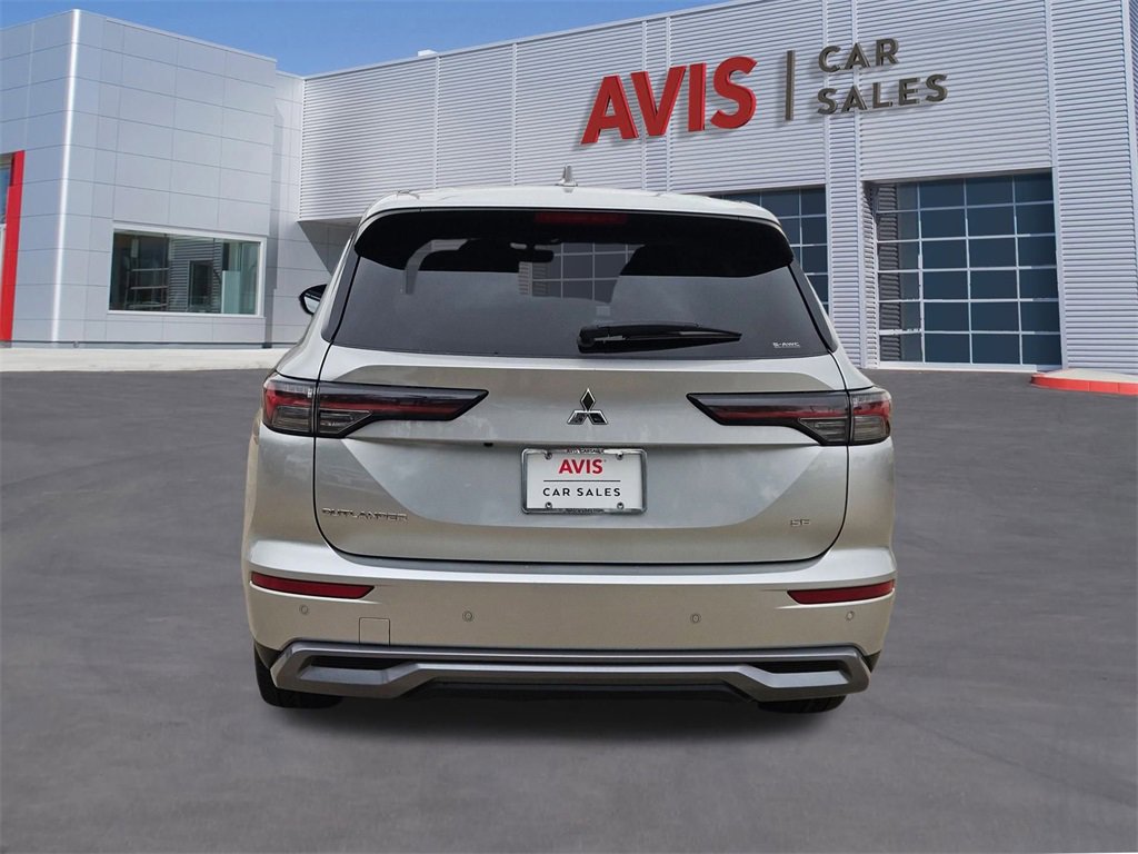 Used 2025 Mitsubishi Outlander SE image 5