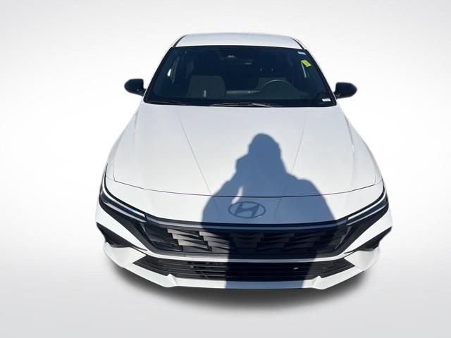 Used 2025 Hyundai Elantra SEL FWD video 3