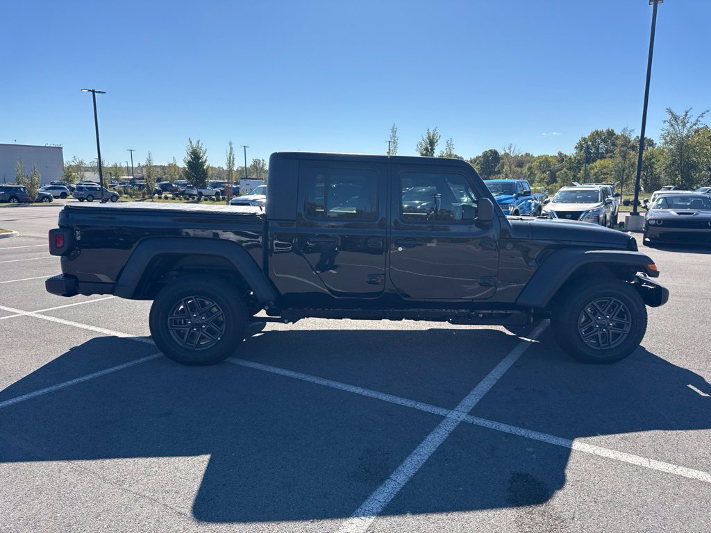 New 2026 Jeep Gladiator Sport w/ Dual Top Group AWD/4WD image 8