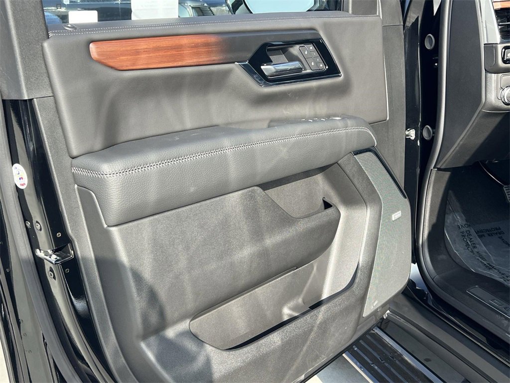 New 2026 GMC Yukon Denali w/ Sun & Power Step Package image 10