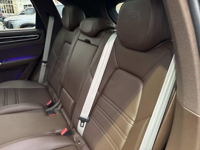Used 2023 Porsche Cayenne Platinum Edition image 13