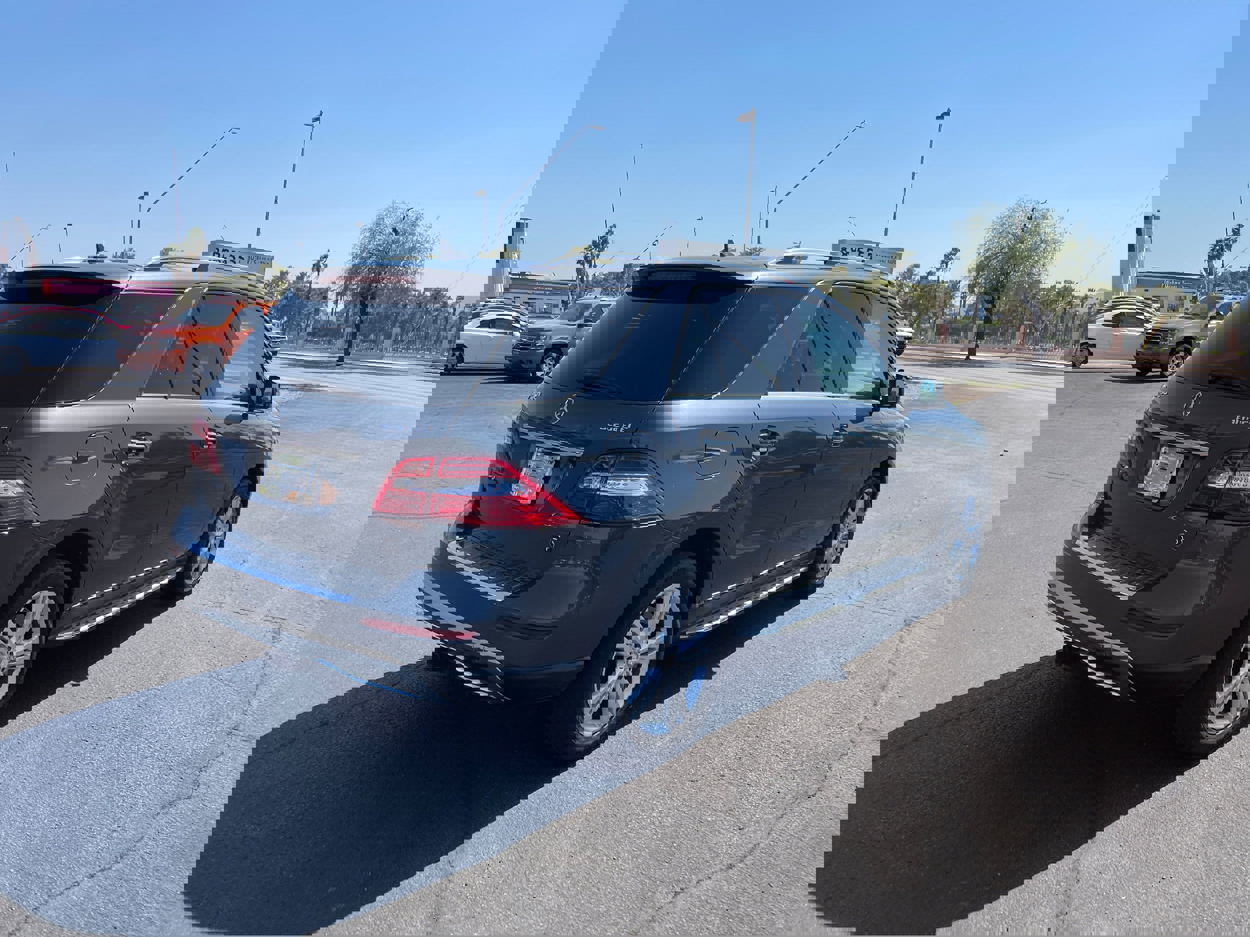 Used 2013 Mercedes-Benz ML 350 BlueTEC 4MATIC image 4