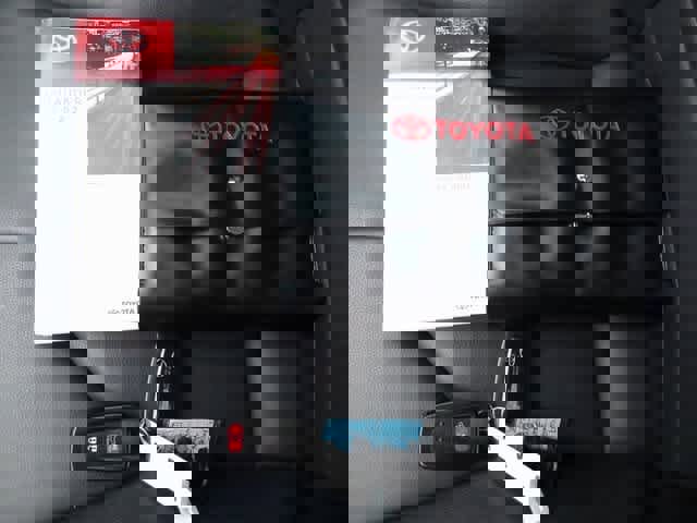 Used 2022 Toyota Highlander XLE image 39