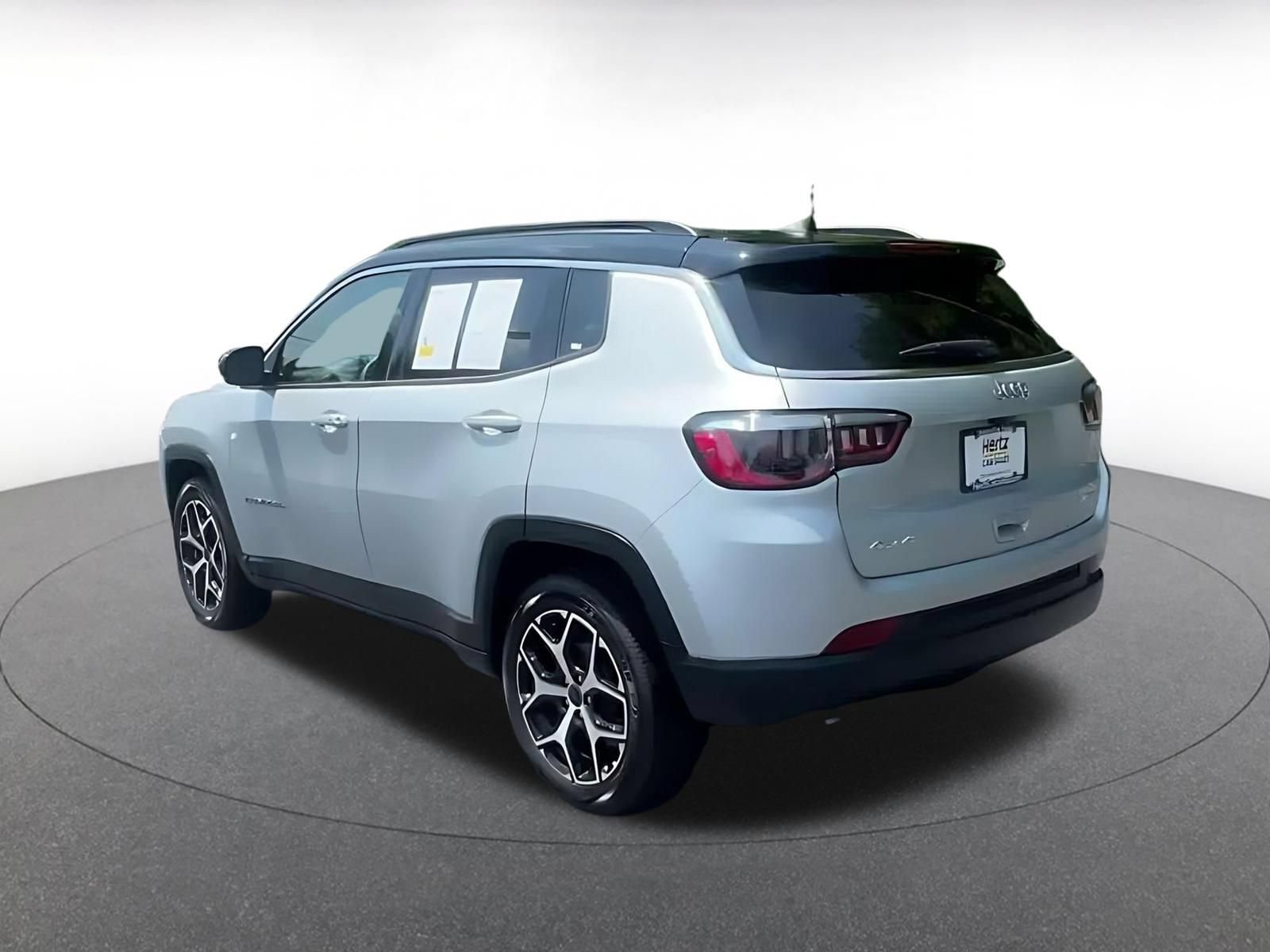Used 2025 Jeep Compass Limited AWD/4WD image 9