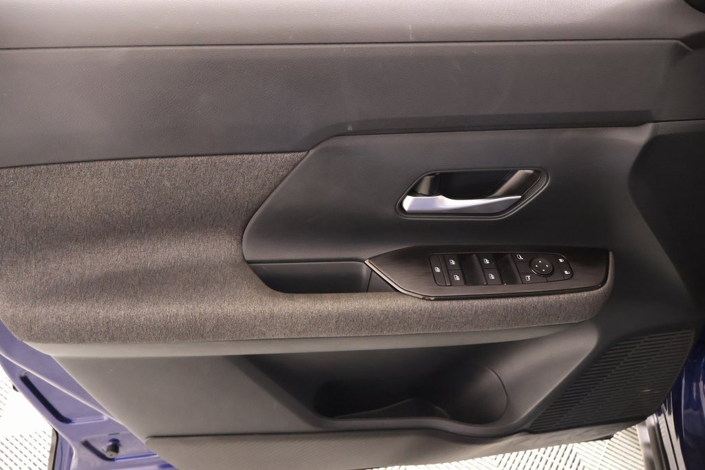 Used 2025 Nissan Kicks SV w/ SV Premium Package image 16