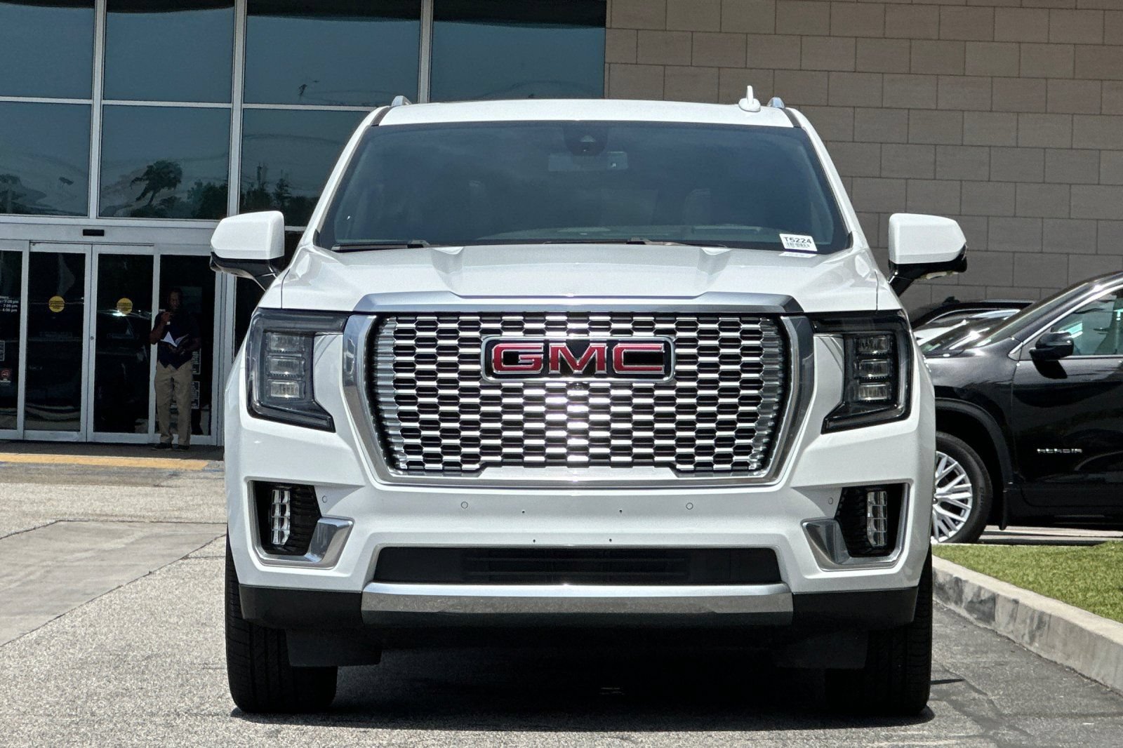 Used 2022 GMC Yukon Denali AWD/4WD image 9