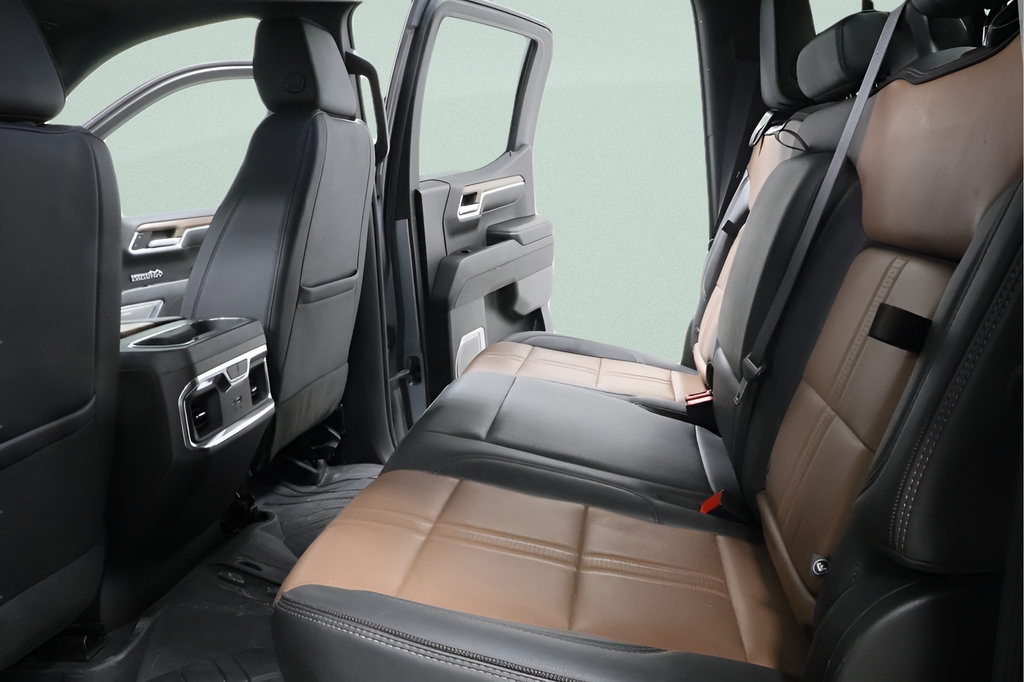 Used 2024 Chevrolet Silverado 1500 High Country w/ High Country Premium Package AWD/4WD image 27