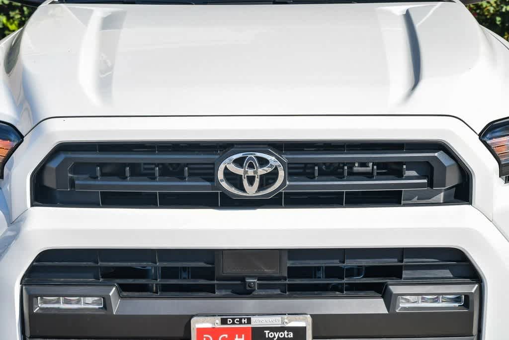 New 2025 Toyota 4Runner SR5 AWD/4WD image 5
