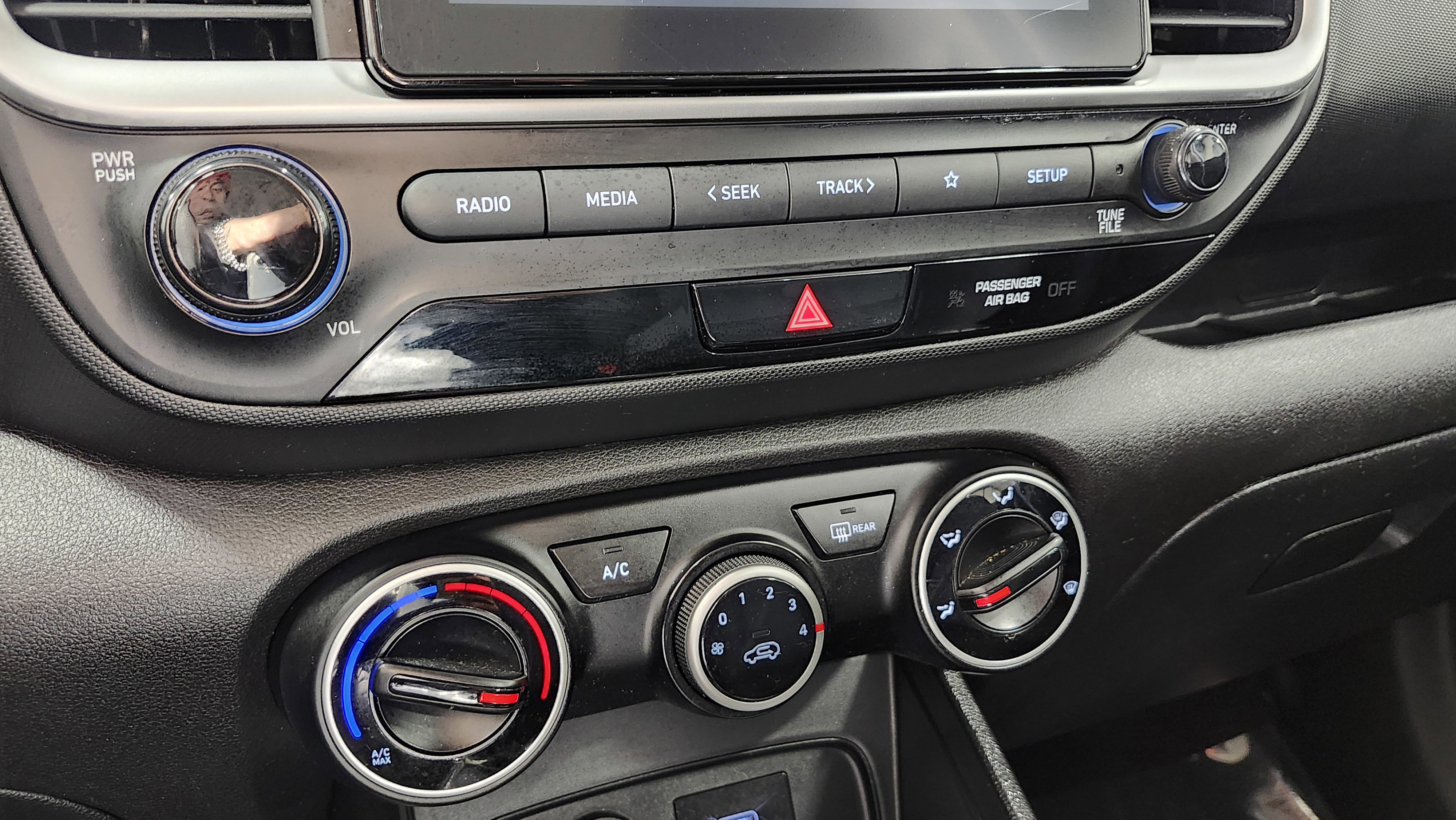 Used 2021 Hyundai Venue SE image 30