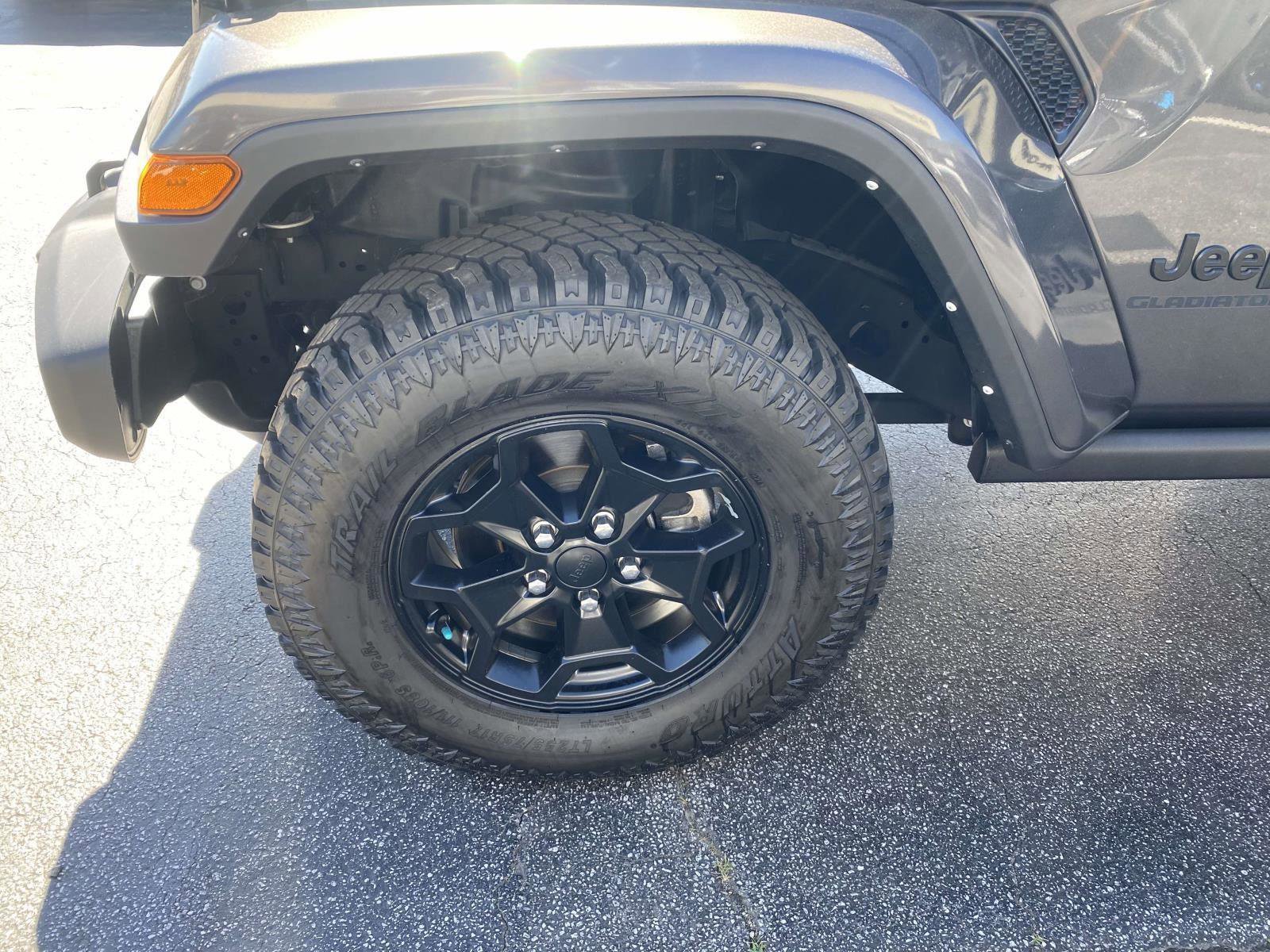 Used 2021 Jeep Gladiator Willys image 26