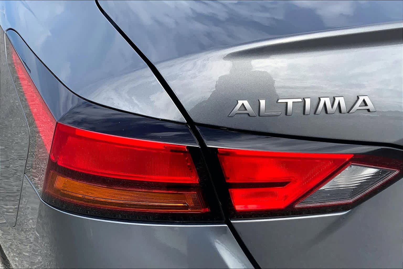 Used 2025 Nissan Altima 2.5 S FWD image 27