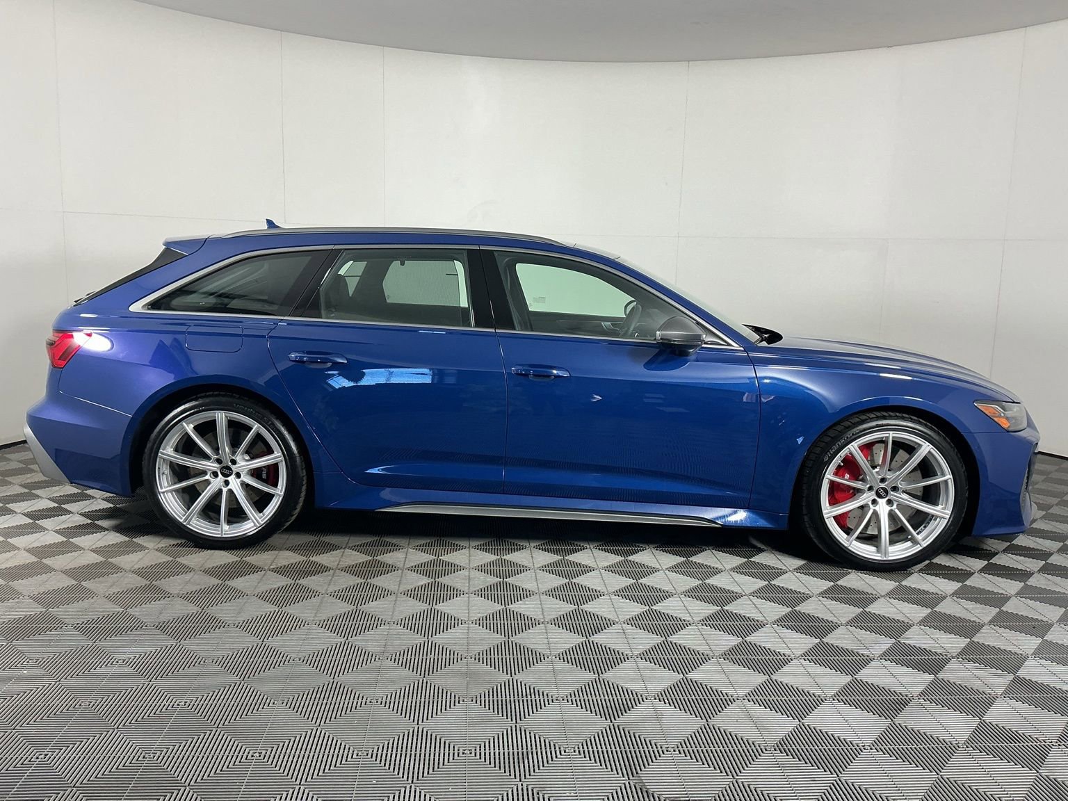 Used 2024 Audi RS 6 performance image 9