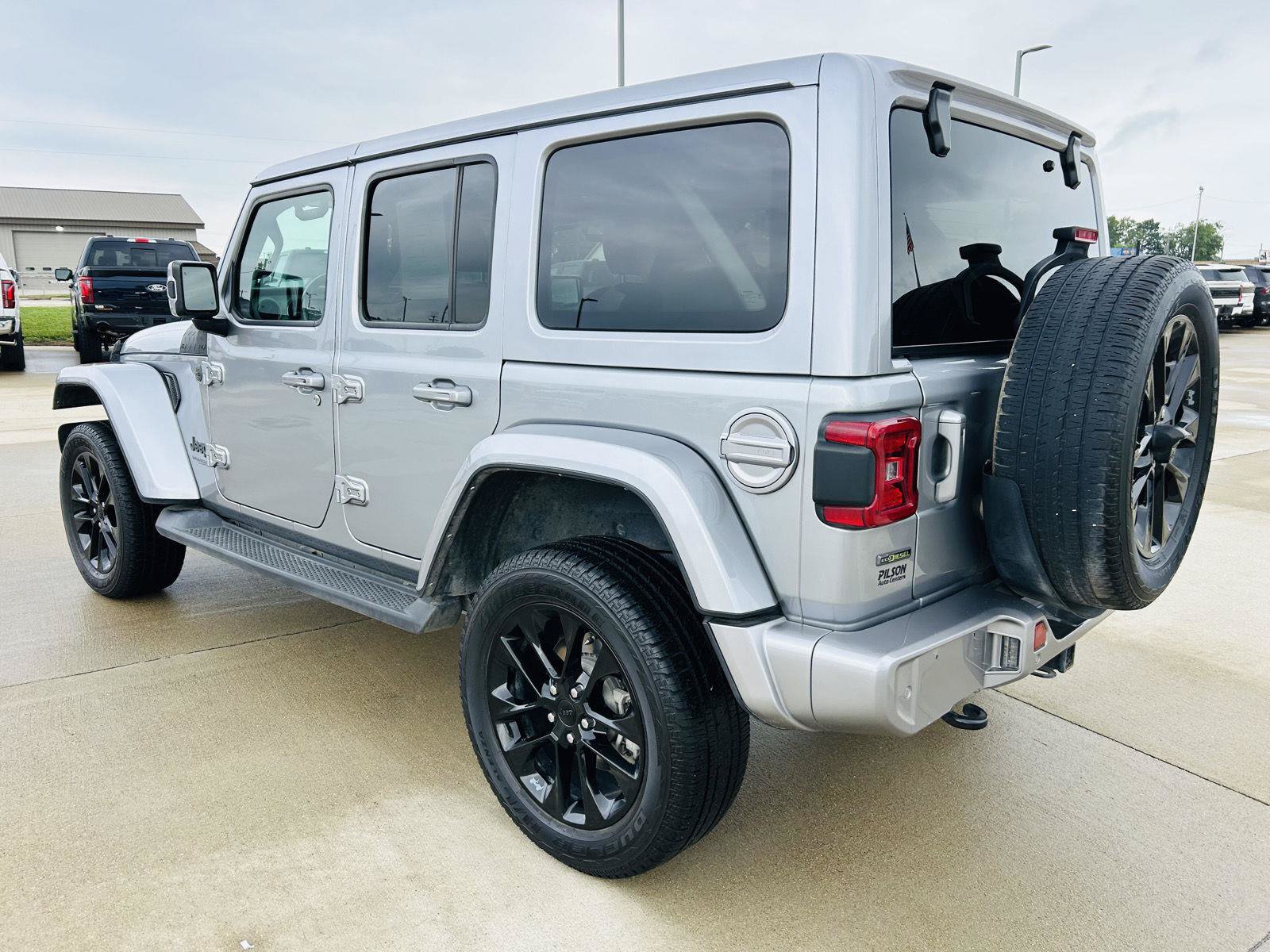 Used 2021 Jeep Wrangler Unlimited Sahara AWD/4WD image 34