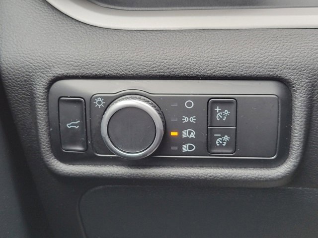 Used 2023 Ford Explorer XLT image 28