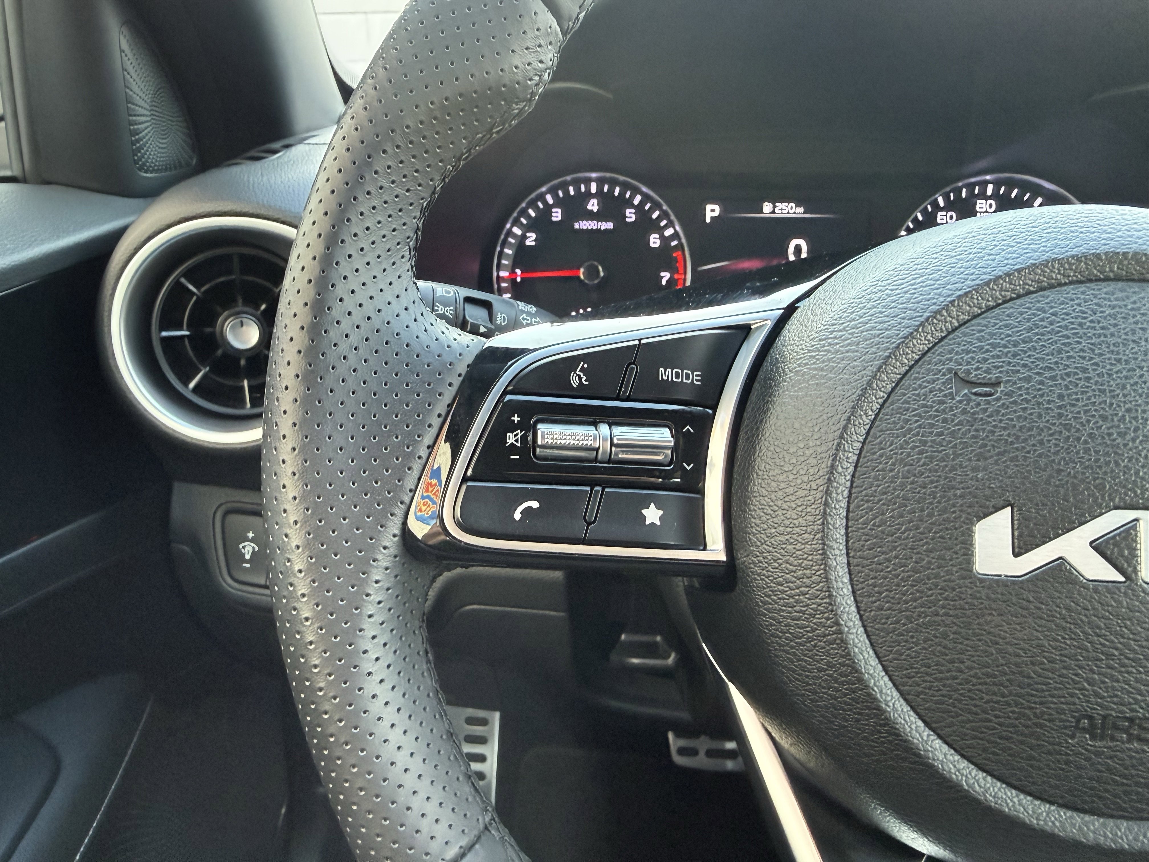 Used 2024 Kia Forte GT-Line w/ GT-Line Premium Package image 13