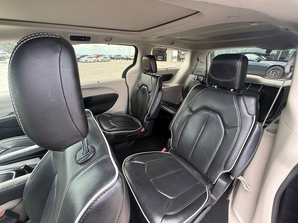 Used 2023 Chrysler Pacifica Limited FWD image 15