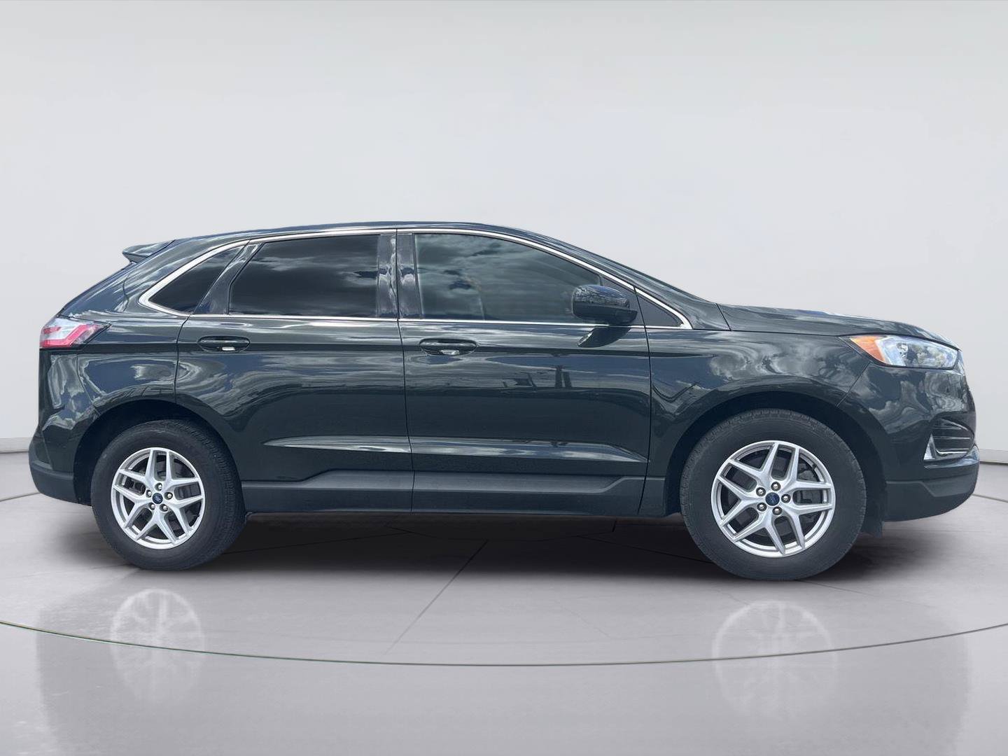 Used 2022 Ford Edge SEL w/ Convenience Package AWD/4WD image 2