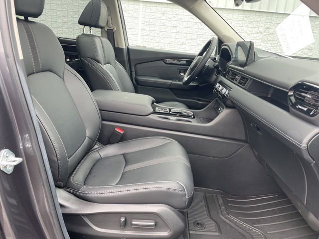 Used 2025 Honda Pilot Touring image 18