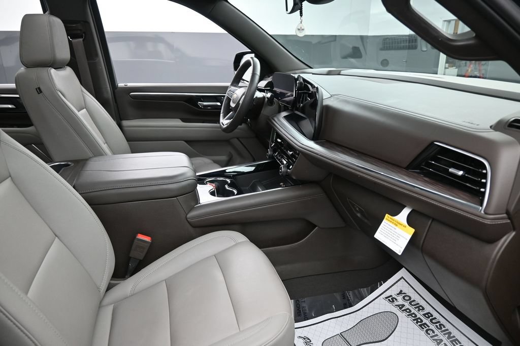 Used 2025 Chevrolet Suburban LT w/ Comfort Package AWD/4WD image 30