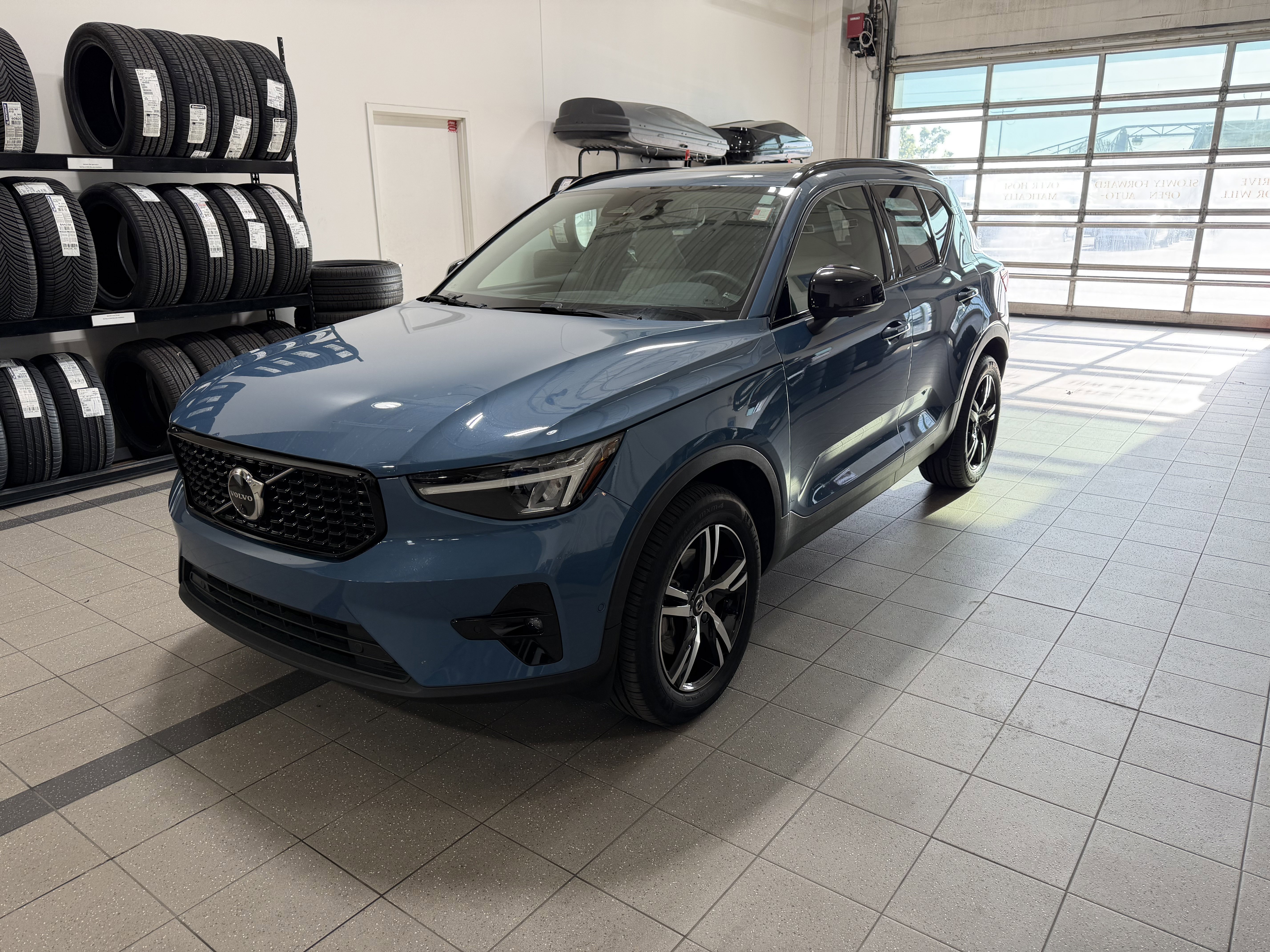 Used 2023 Volvo XC40 B5 Plus w/ Driver Assist Package AWD/4WD image 4
