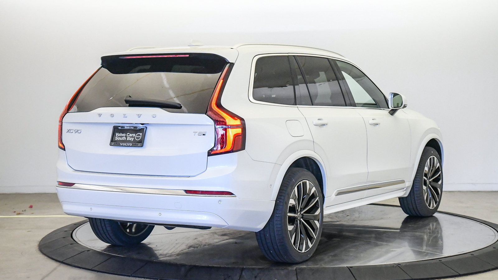 New 2026 Volvo XC90 T8 Plus w/ Protection Package AWD/4WD image 5