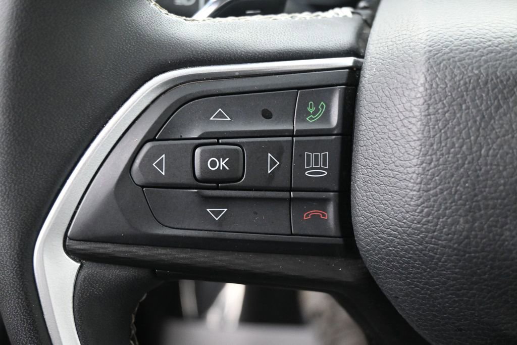 Used 2023 Jeep Grand Cherokee L Laredo RWD image 18