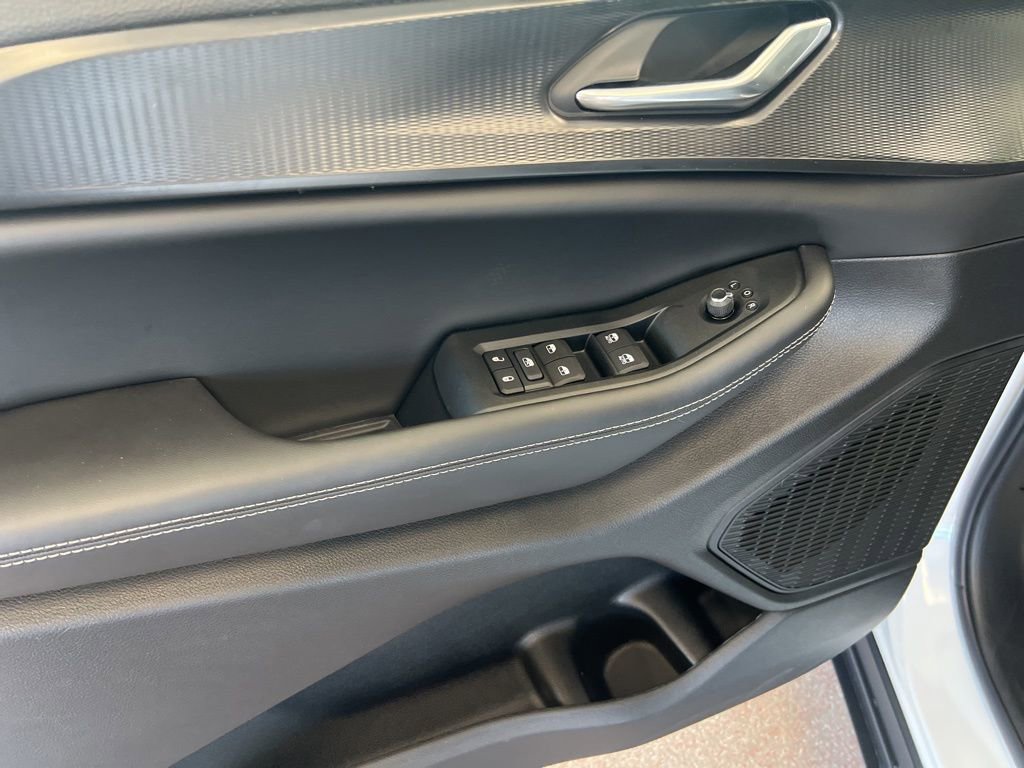 New 2025 Jeep Grand Cherokee Altitude image 5