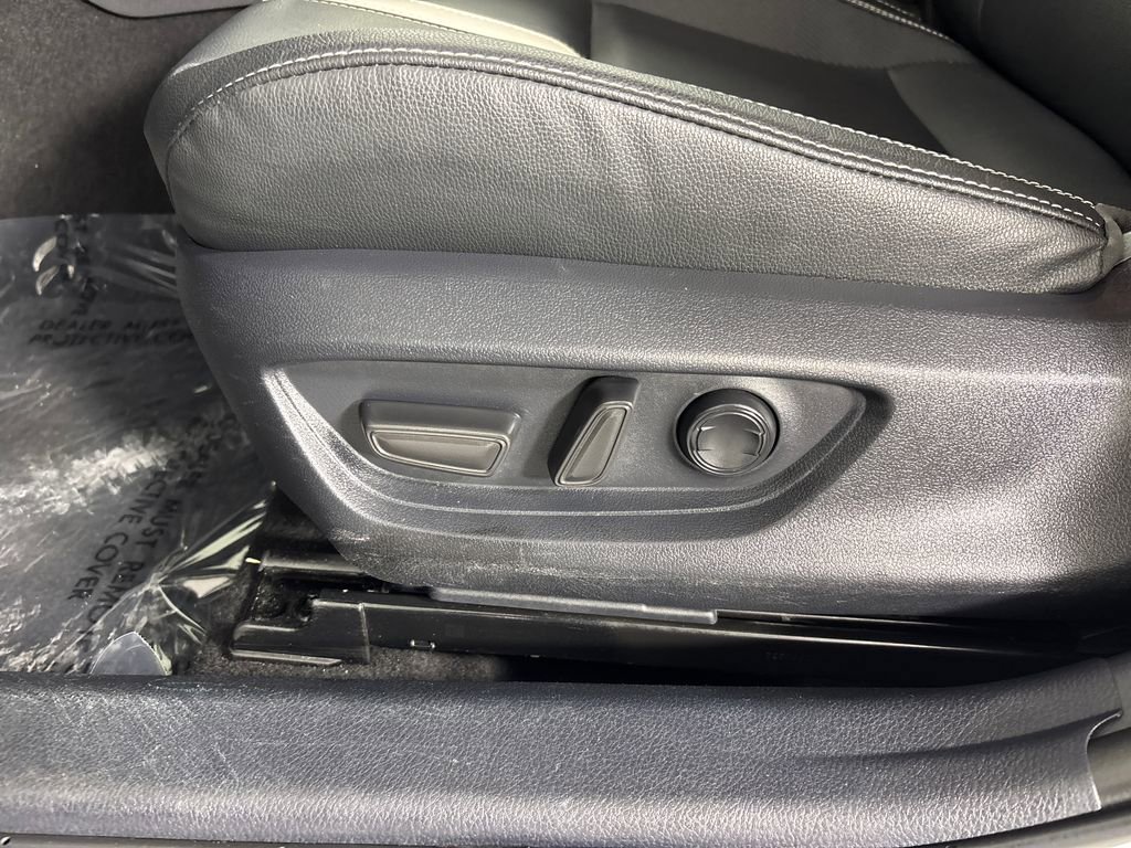 Used 2025 Toyota Camry SE w/ Convenience Package FWD image 9