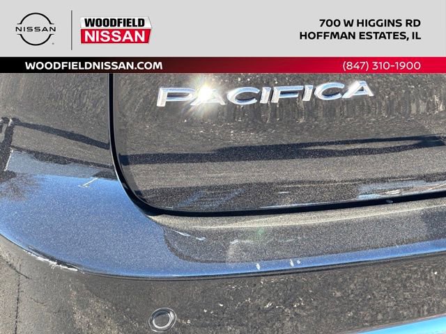 Used 2025 Chrysler Pacifica Select image 17
