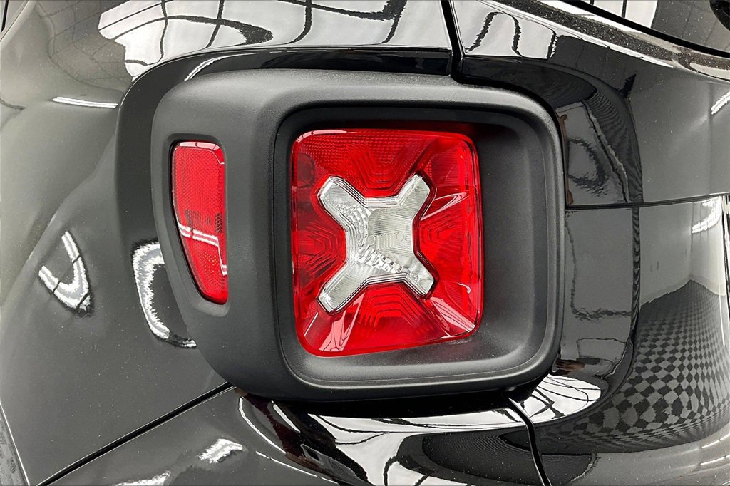 Used 2023 Jeep Renegade Limited image 30