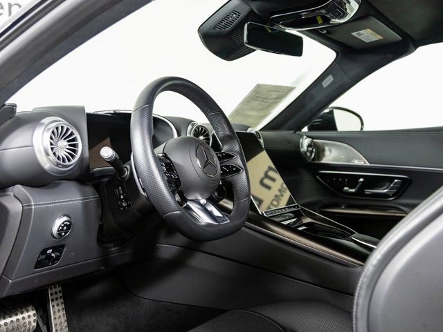 Used 2022 Mercedes-Benz SL 63 AMG 4MATIC w/ Driver Assistance Package image 15