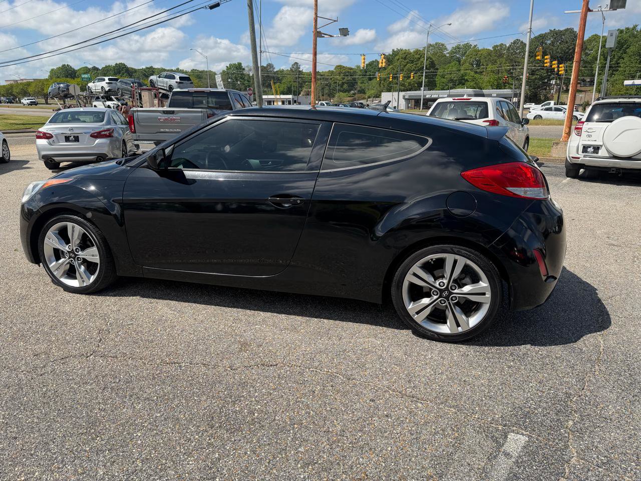 Used 2017 Hyundai Veloster Value Edition image 15